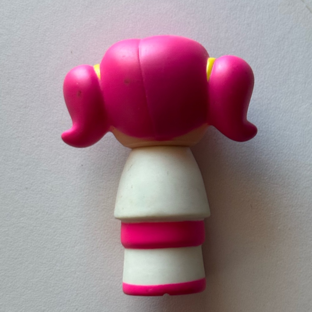 MGA Pink and White Moxie Girlz Figurine with Heart Design - Picture 2 of 3